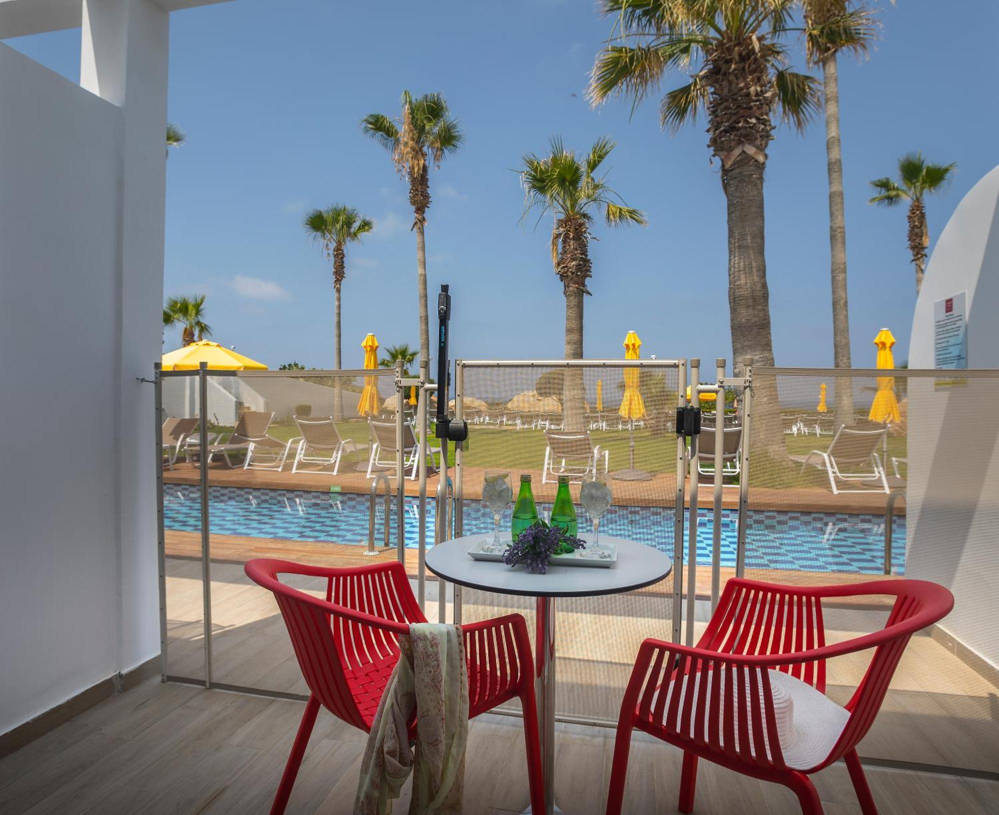 Leonardo Laura Beach & Splash Resort Klorakas Buitenkant foto