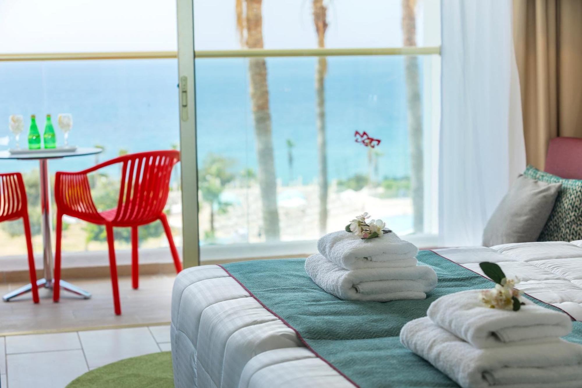 Leonardo Laura Beach & Splash Resort Klorakas Buitenkant foto