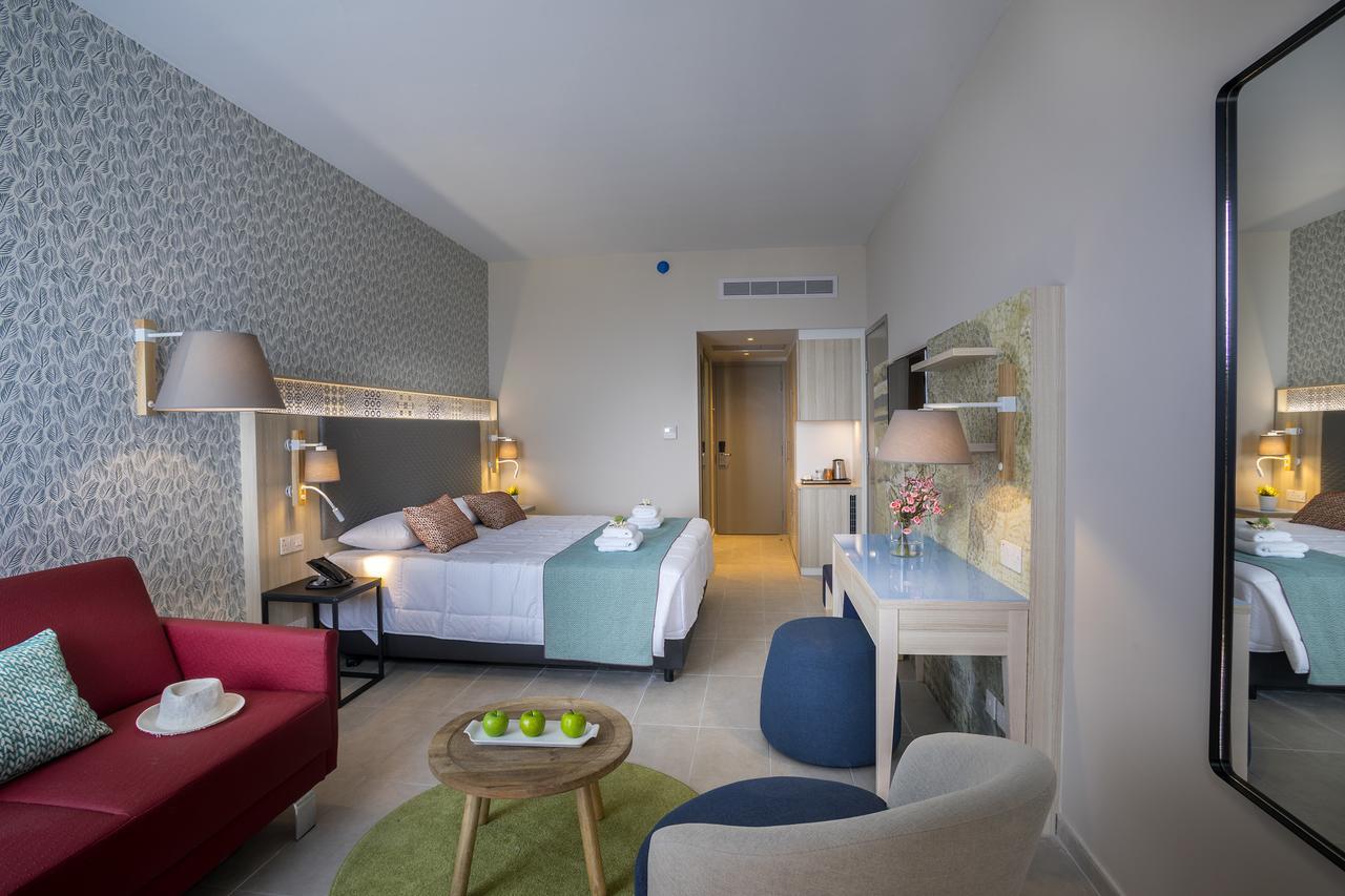 Leonardo Laura Beach & Splash Resort Klorakas Buitenkant foto