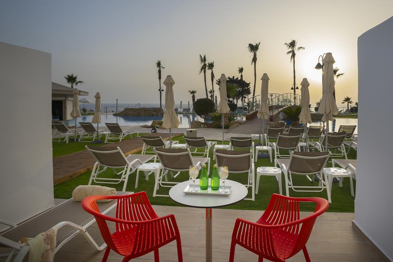 Leonardo Laura Beach & Splash Resort Klorakas Buitenkant foto