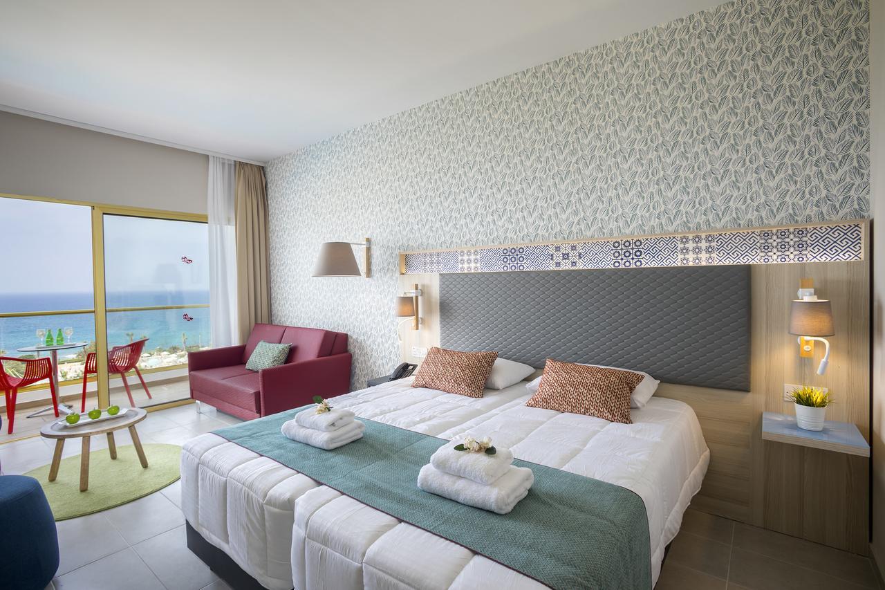 Leonardo Laura Beach & Splash Resort Klorakas Buitenkant foto
